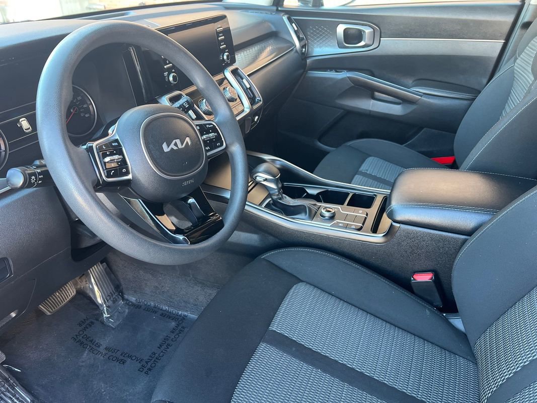 Used 2023 Kia Sorento LX image 10