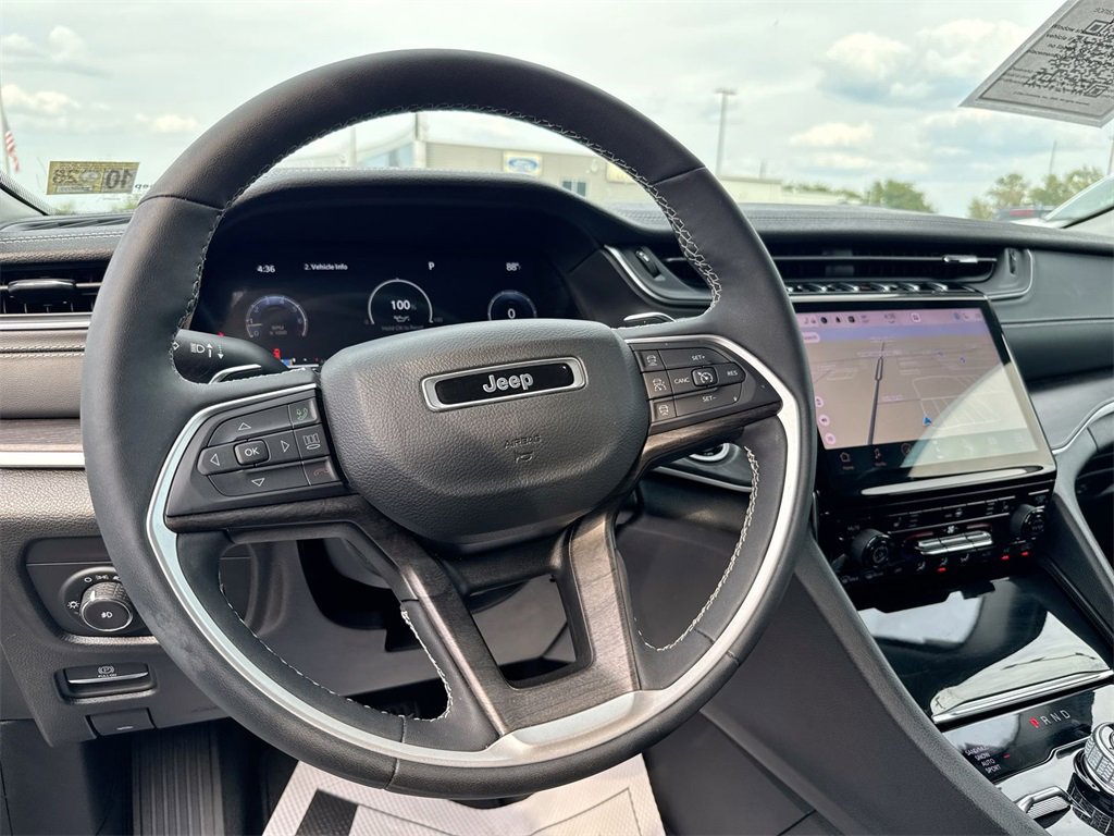 Used 2024 Jeep Grand Cherokee Limited image 22