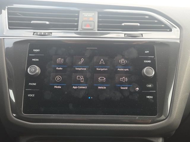 Used 2023 Volkswagen Tiguan SE R-Line image 31