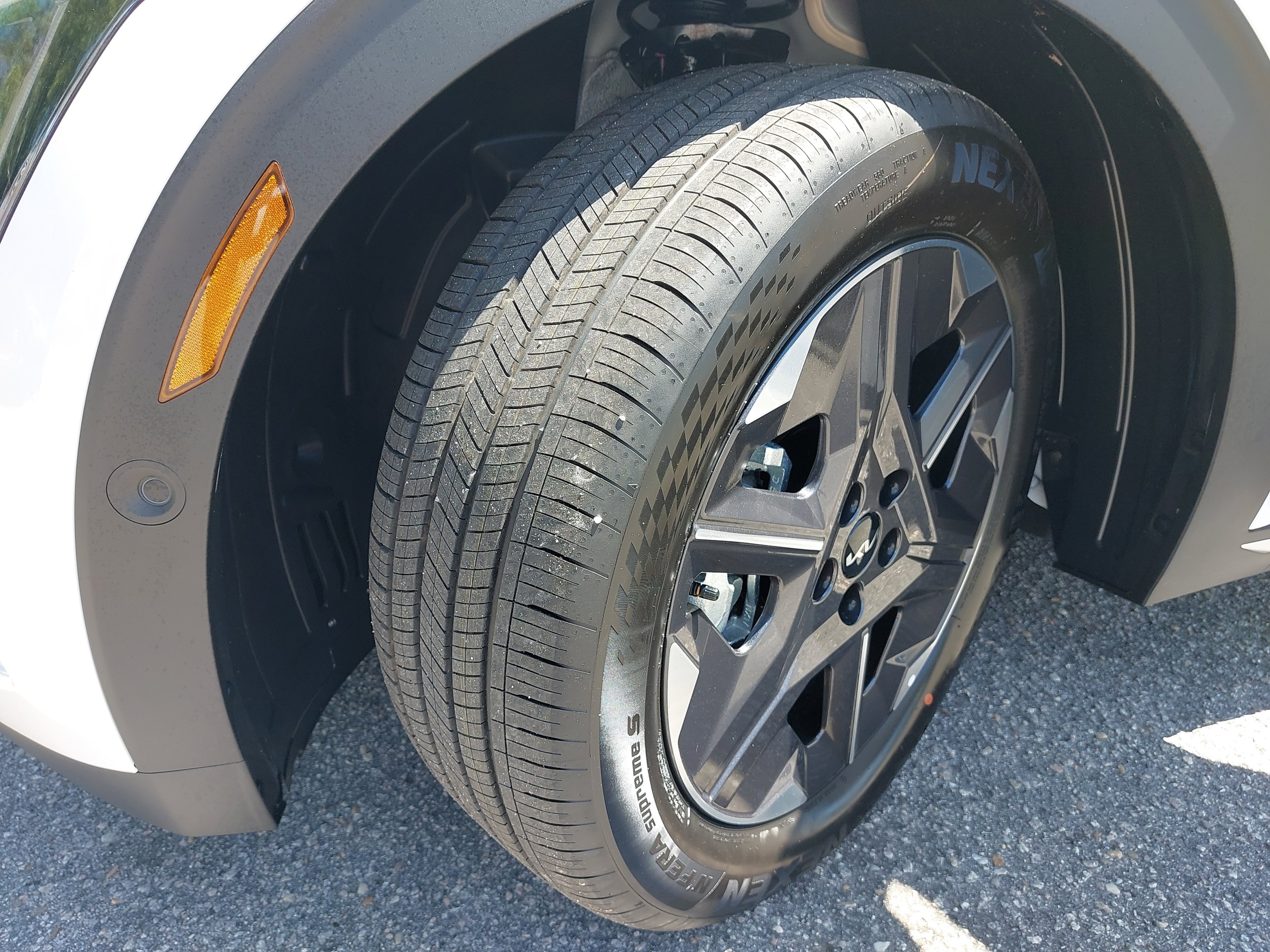 New 2025 Kia EV6 Light w/ Light LR Technology Package image 32