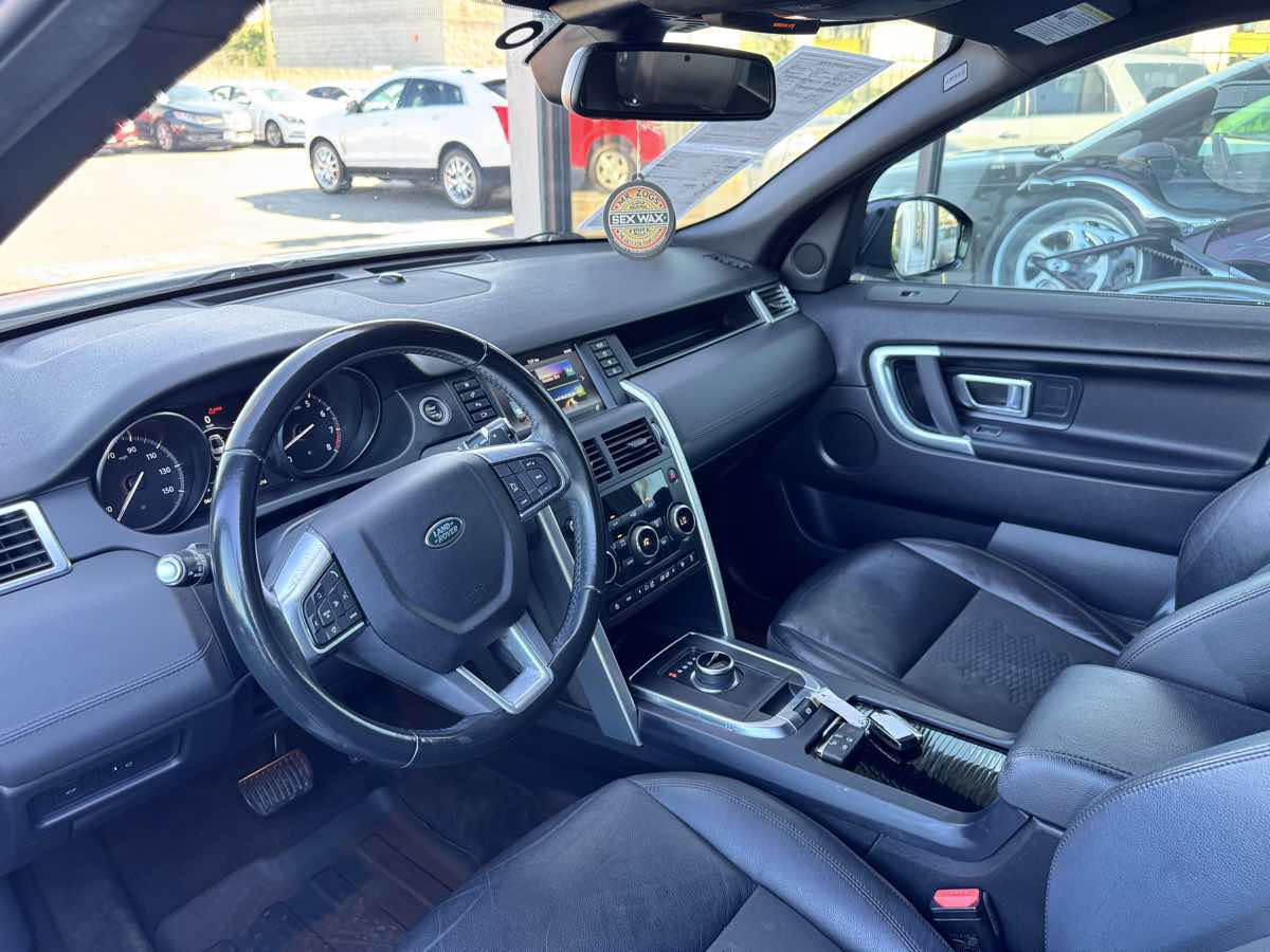 Used 2018 Land Rover Discovery Sport SE AWD/4WD image 33