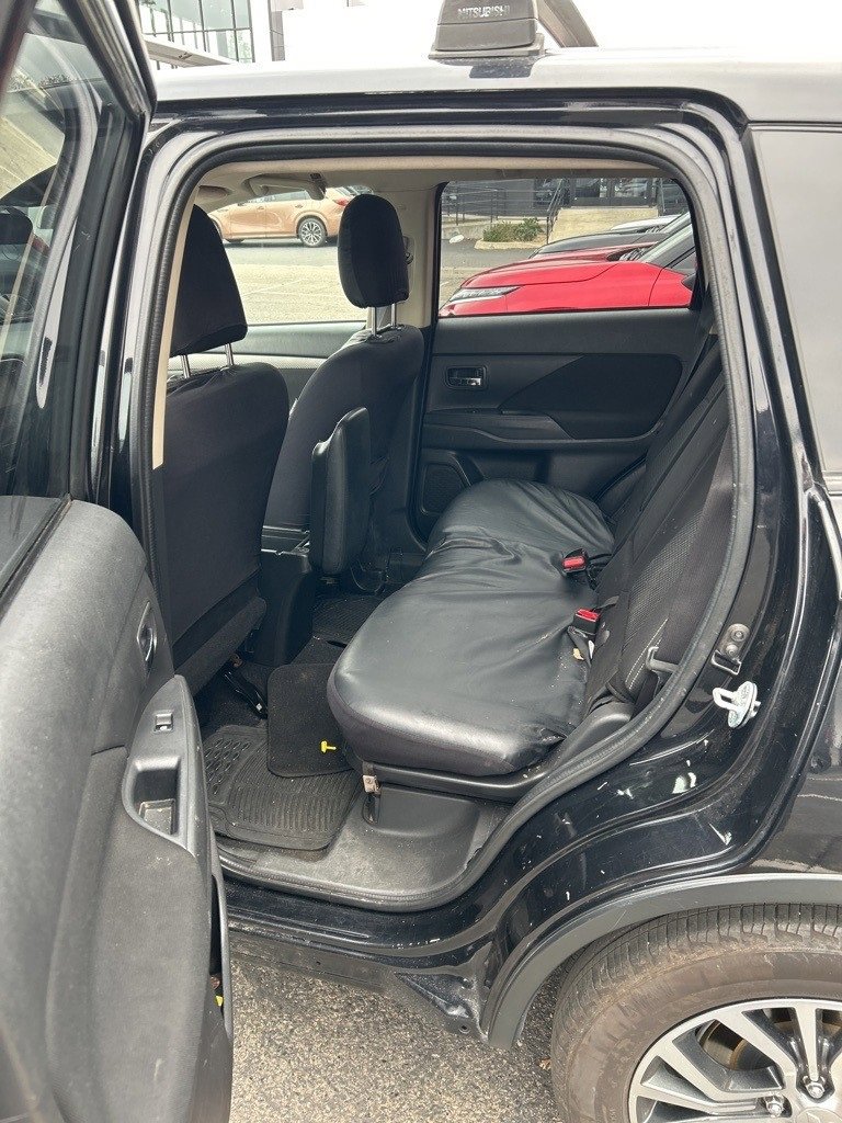 Used 2017 Mitsubishi Outlander ES image 11