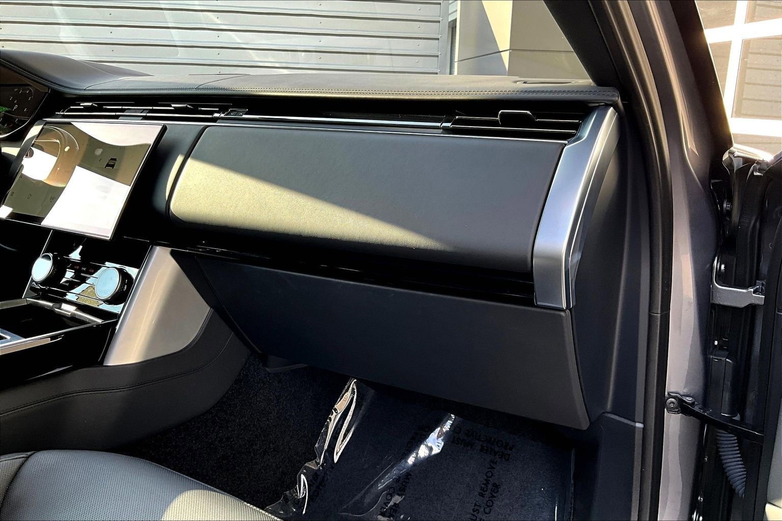 Used 2023 Land Rover Range Rover SE image 15
