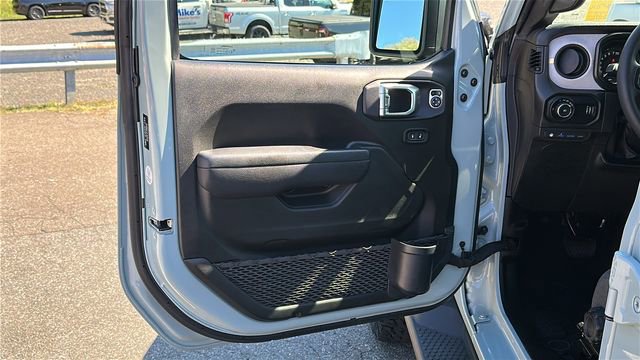 Used 2024 Jeep Wrangler Unlimited image 10