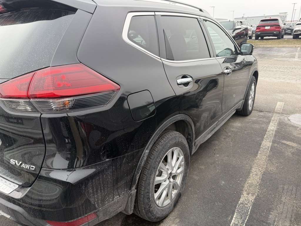 Used 2018 Nissan Rogue SV w/ Premium Package image 4