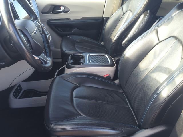 Used 2021 Chrysler Pacifica Touring-L w/ Uconnect Theater Family Group AWD/4WD image 11