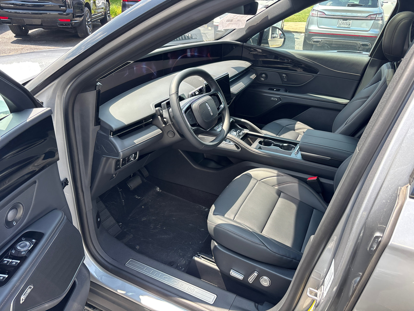 New 2025 Lincoln Nautilus Premier w/ Equipment Group 102A image 26