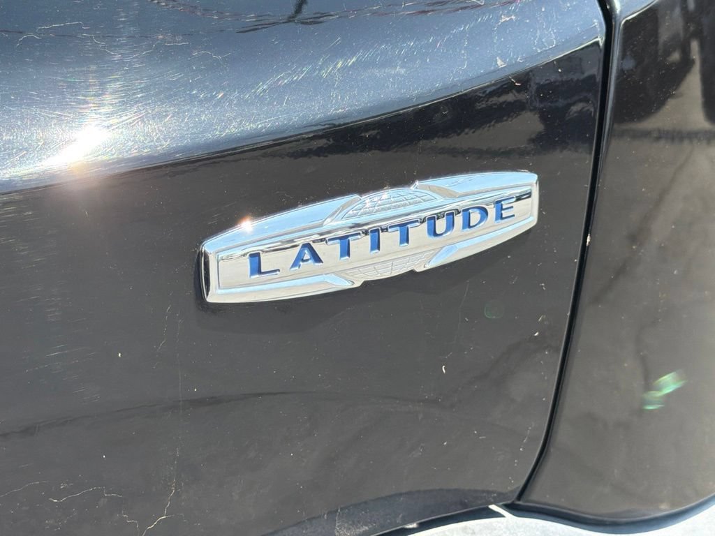 Used 2018 Jeep Renegade Latitude w/ UConnect 8.4 Nav Group FWD image 14