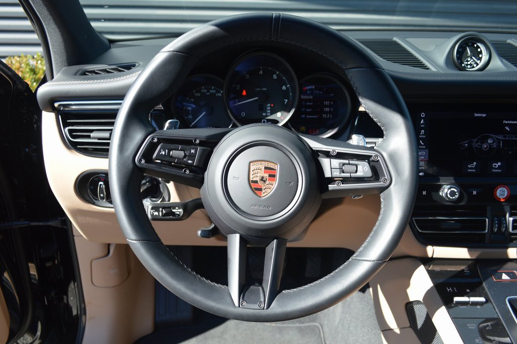Used 2025 Porsche Macan image 20