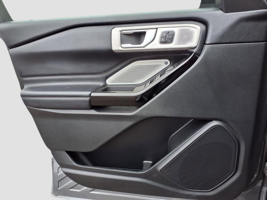 Used 2022 Ford Explorer Platinum w/ Equipment Group 601A image 28