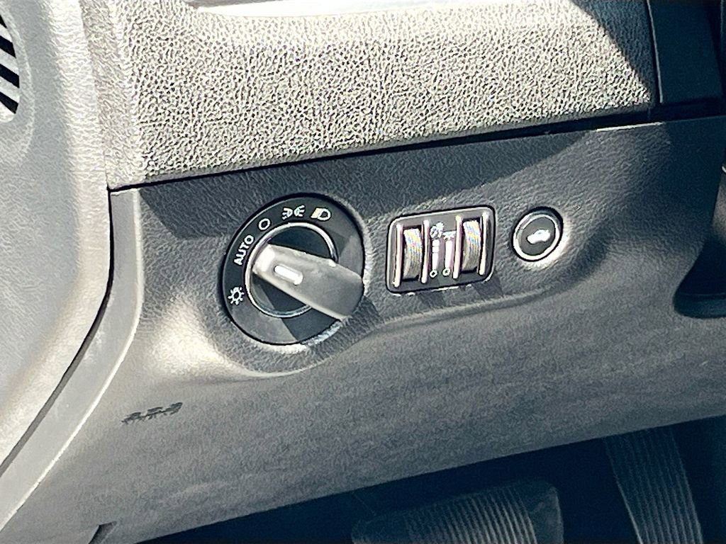 Used 2020 Chrysler 300 Touring w/ Sport Appearance Package image 10