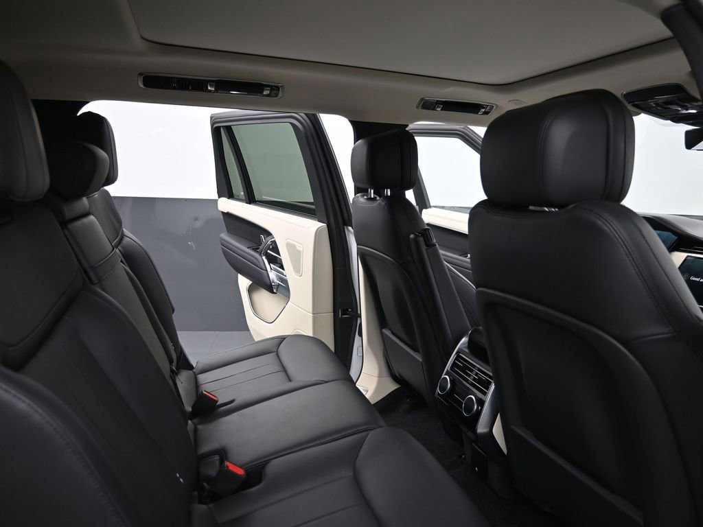 Used 2022 Land Rover Range Rover Long Wheelbase SE image 15
