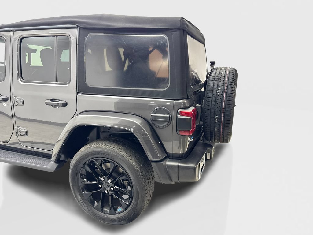 Used 2022 Jeep Wrangler Unlimited Sahara w/ Cold Weather Group AWD/4WD image 18