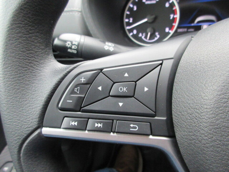 Used 2024 Nissan Sentra SV image 13