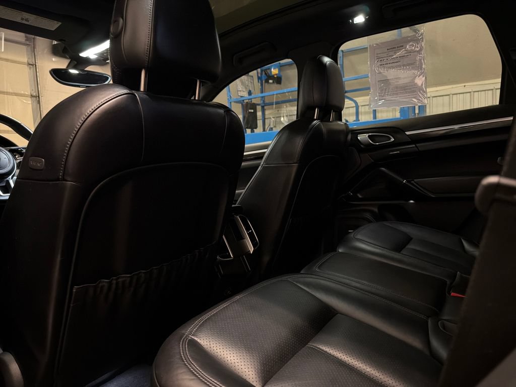 Used 2018 Porsche Cayenne Platinum Edition AWD/4WD image 34