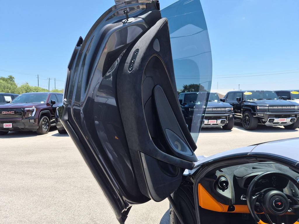 Used 2018 McLaren 570S Spider RWD image 20