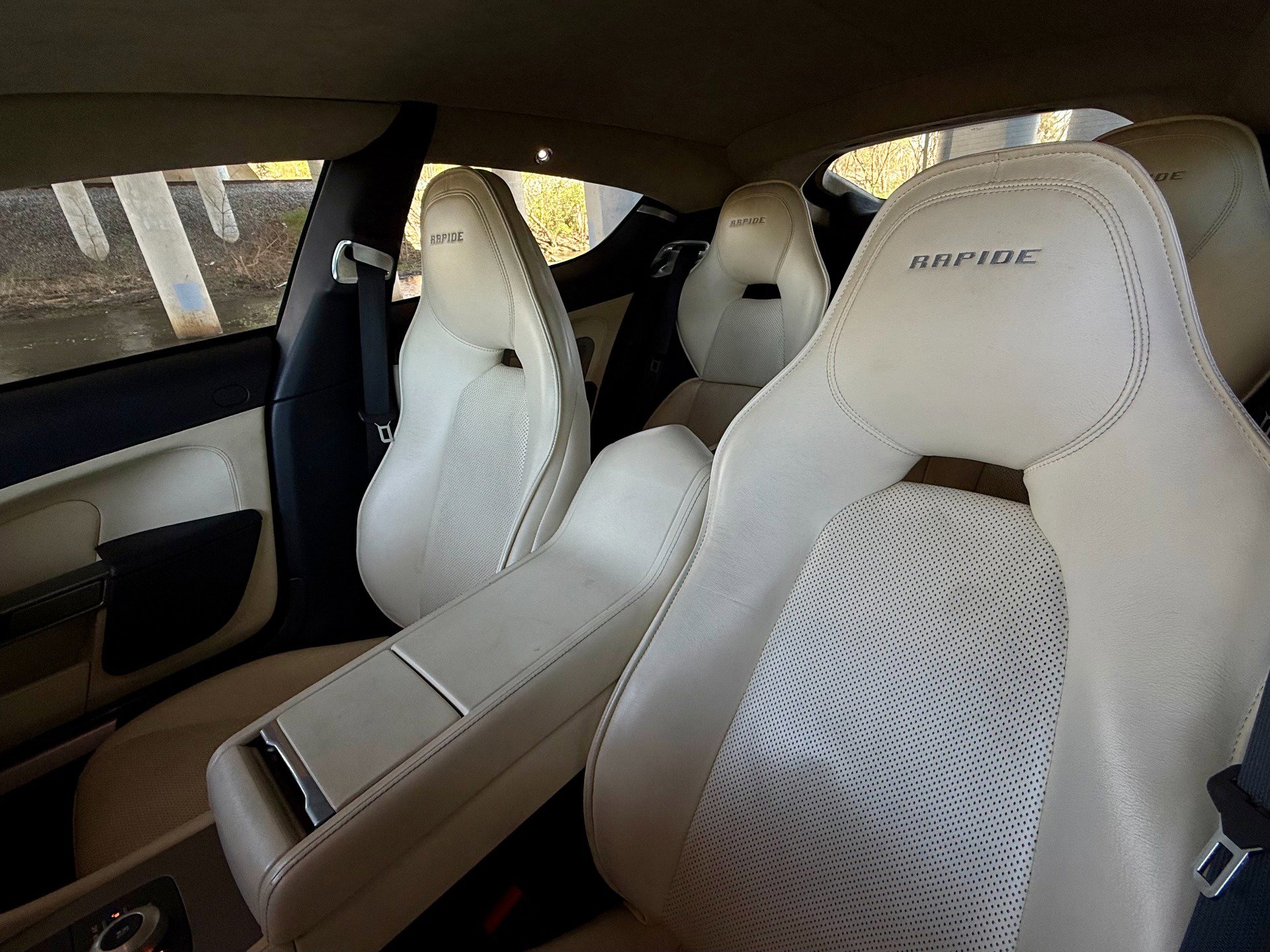 Used 2011 Aston Martin Rapide Luxe image 11