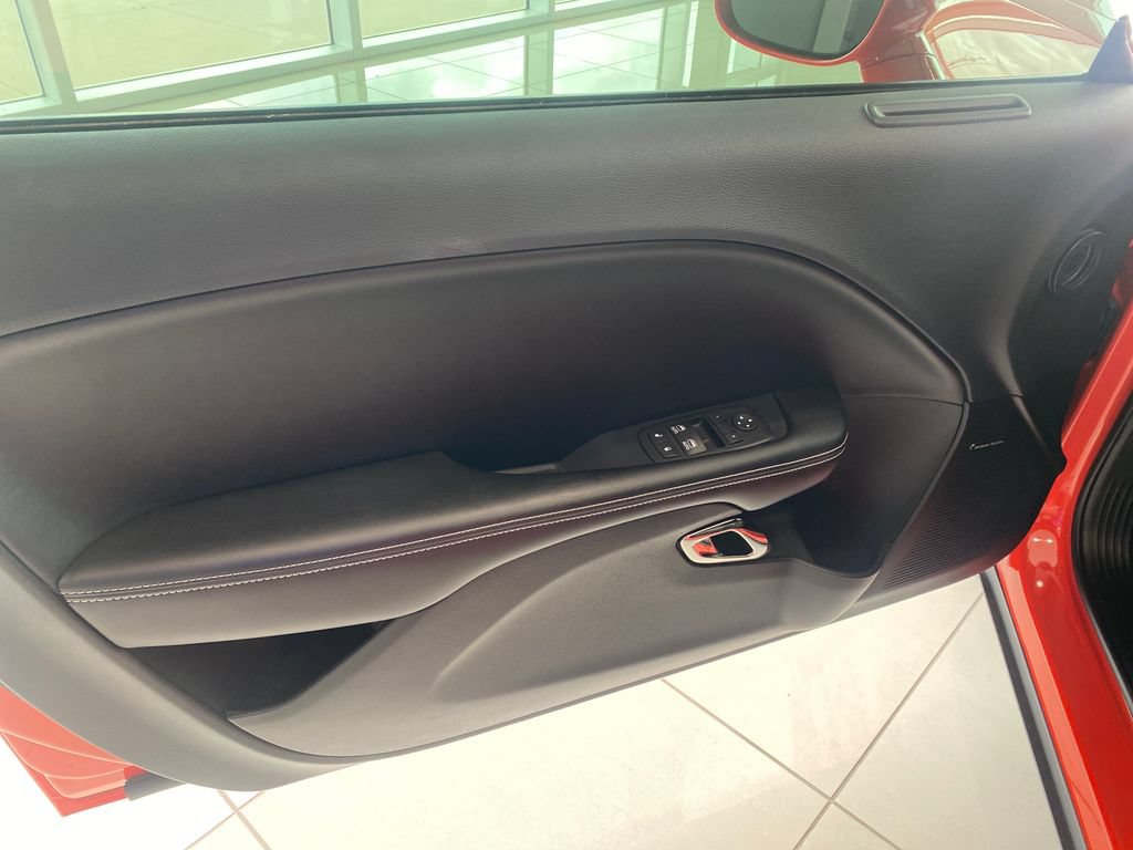 Used 2016 Dodge Challenger SRT Hellcat RWD image 12