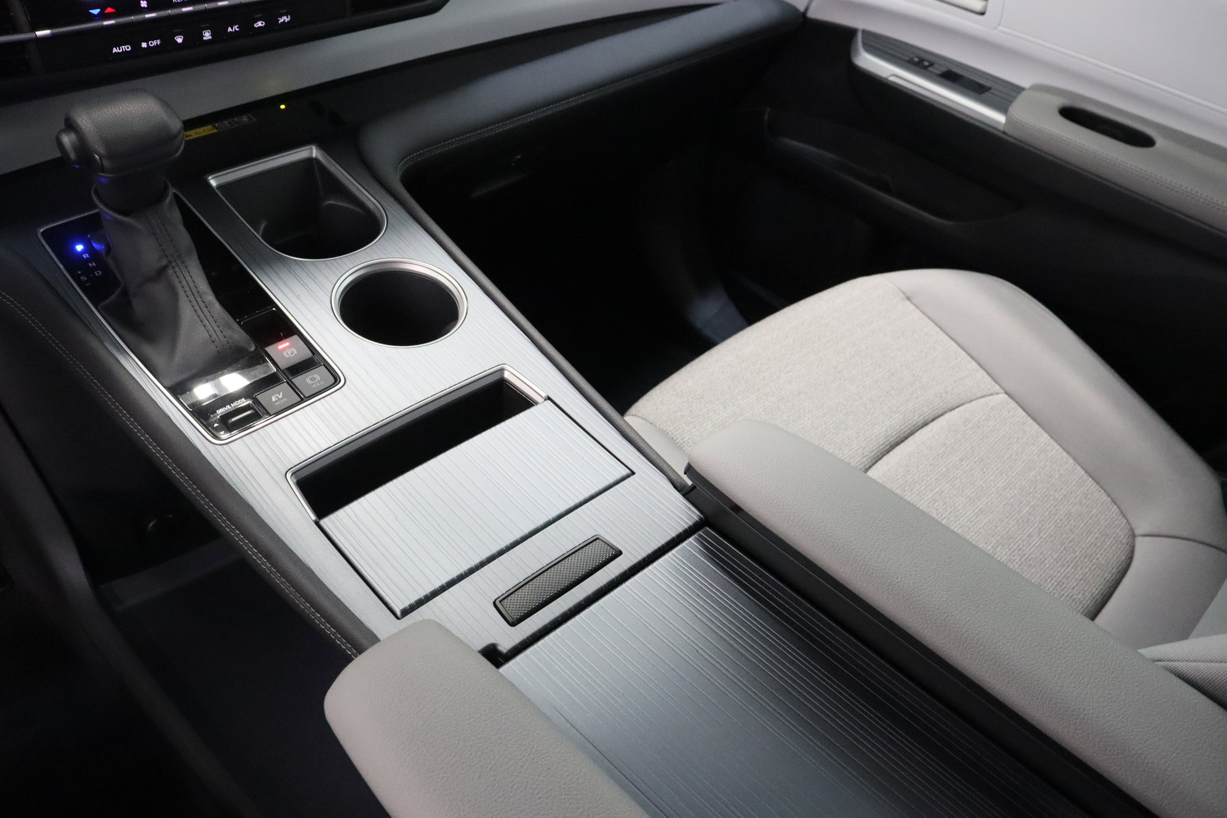 Used 2025 Toyota Sienna LE image 17