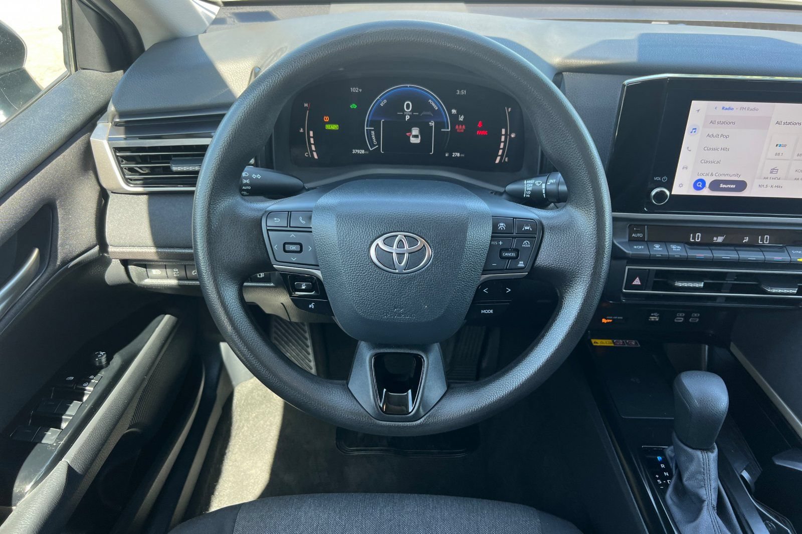 Used 2025 Toyota Camry LE FWD image 15