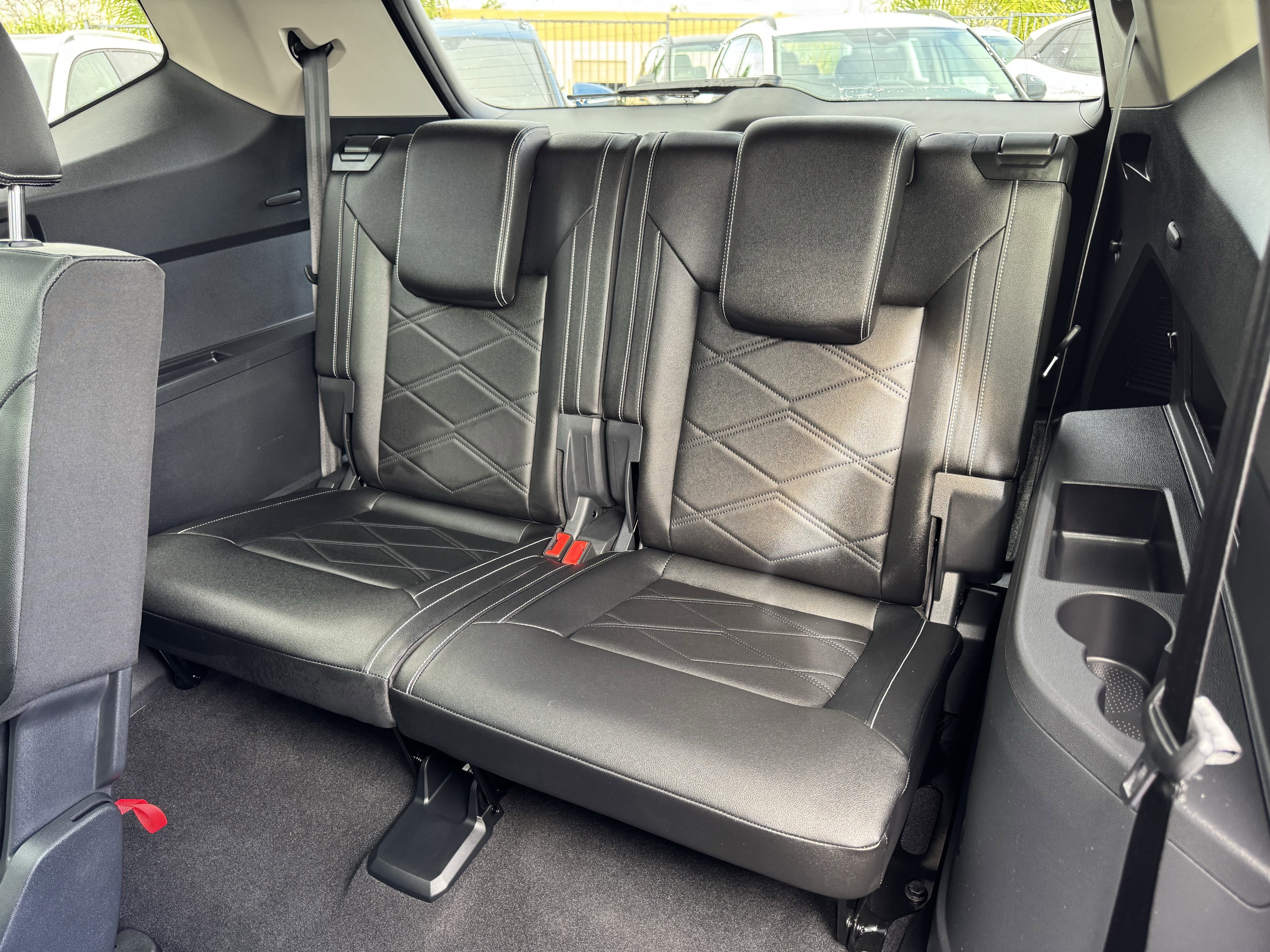 Used 2025 Volkswagen Atlas SE image 36