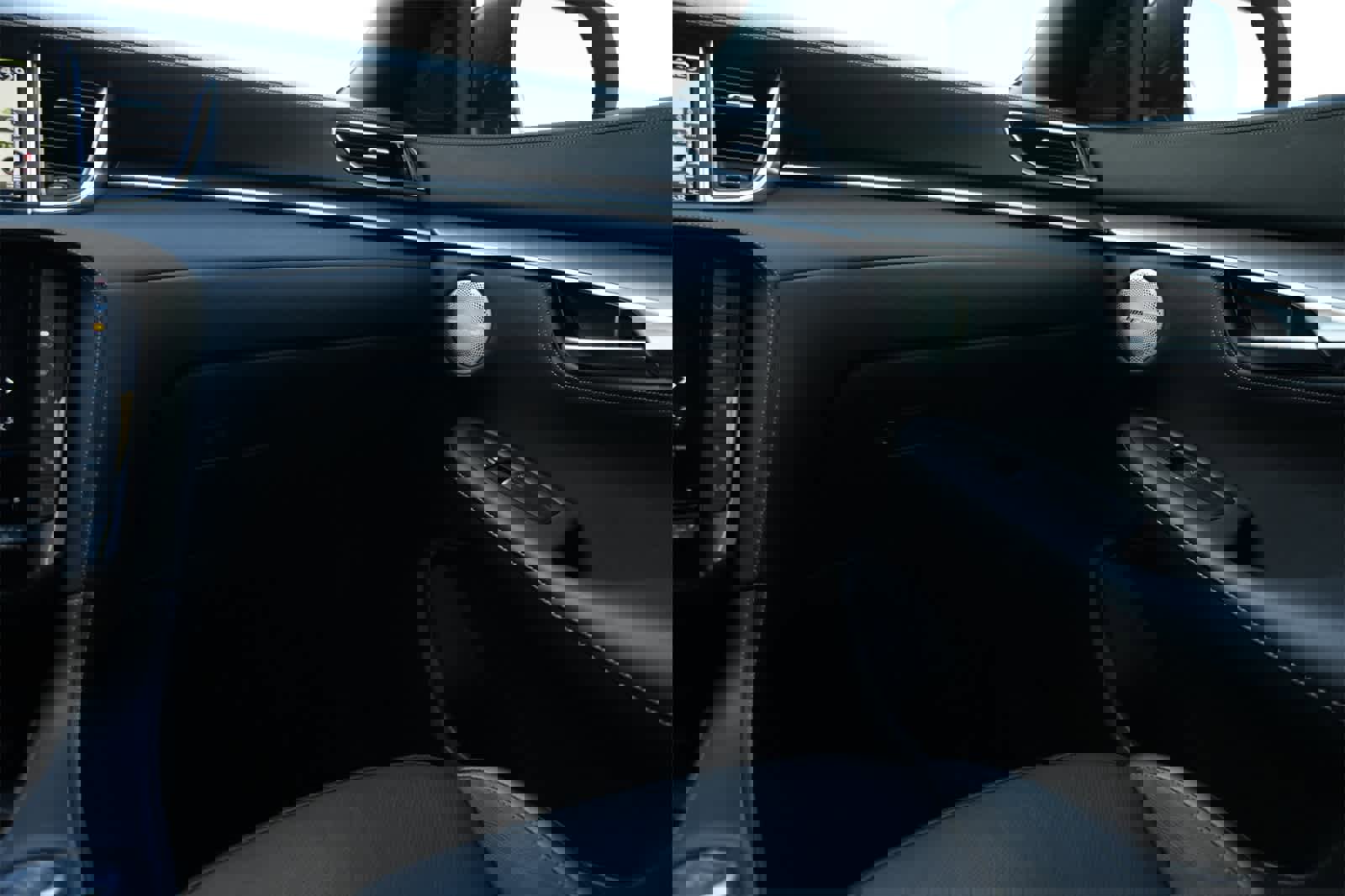 Used 2024 INFINITI QX55 Essential w/ Accent Package image 8