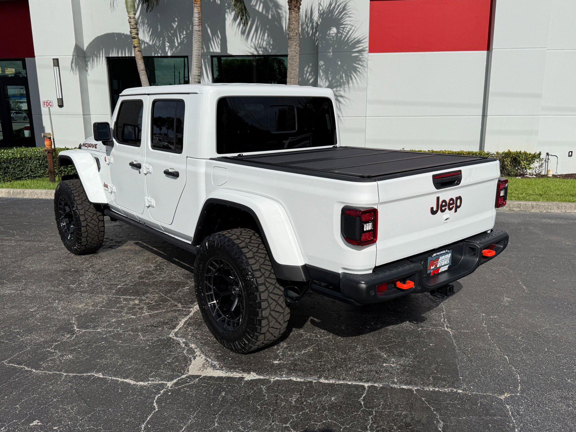 Used 2024 Jeep Gladiator Mojave AWD/4WD image 17