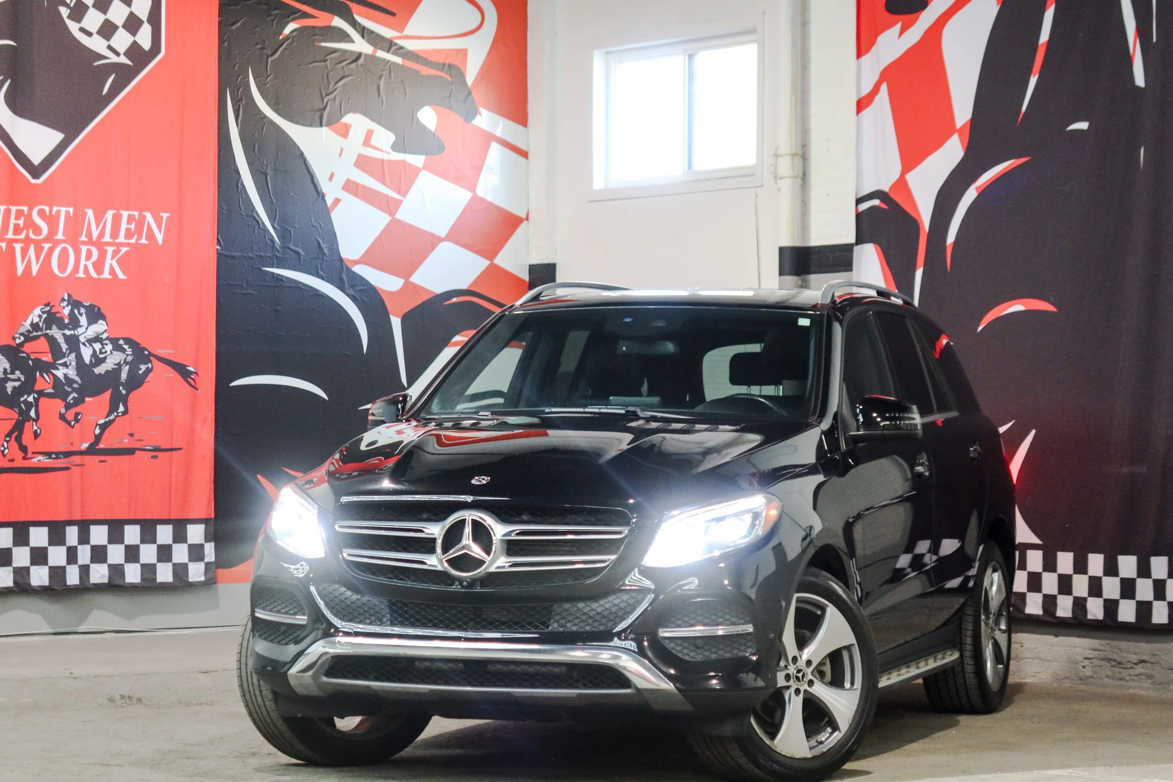 Used 2017 Mercedes-Benz GLE 350 4MATIC w/ Premium 2 Package image 1