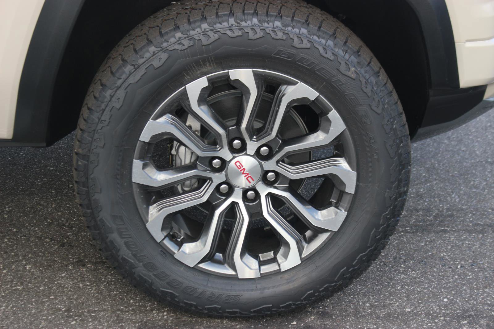 New 2026 GMC Canyon Denali image 9