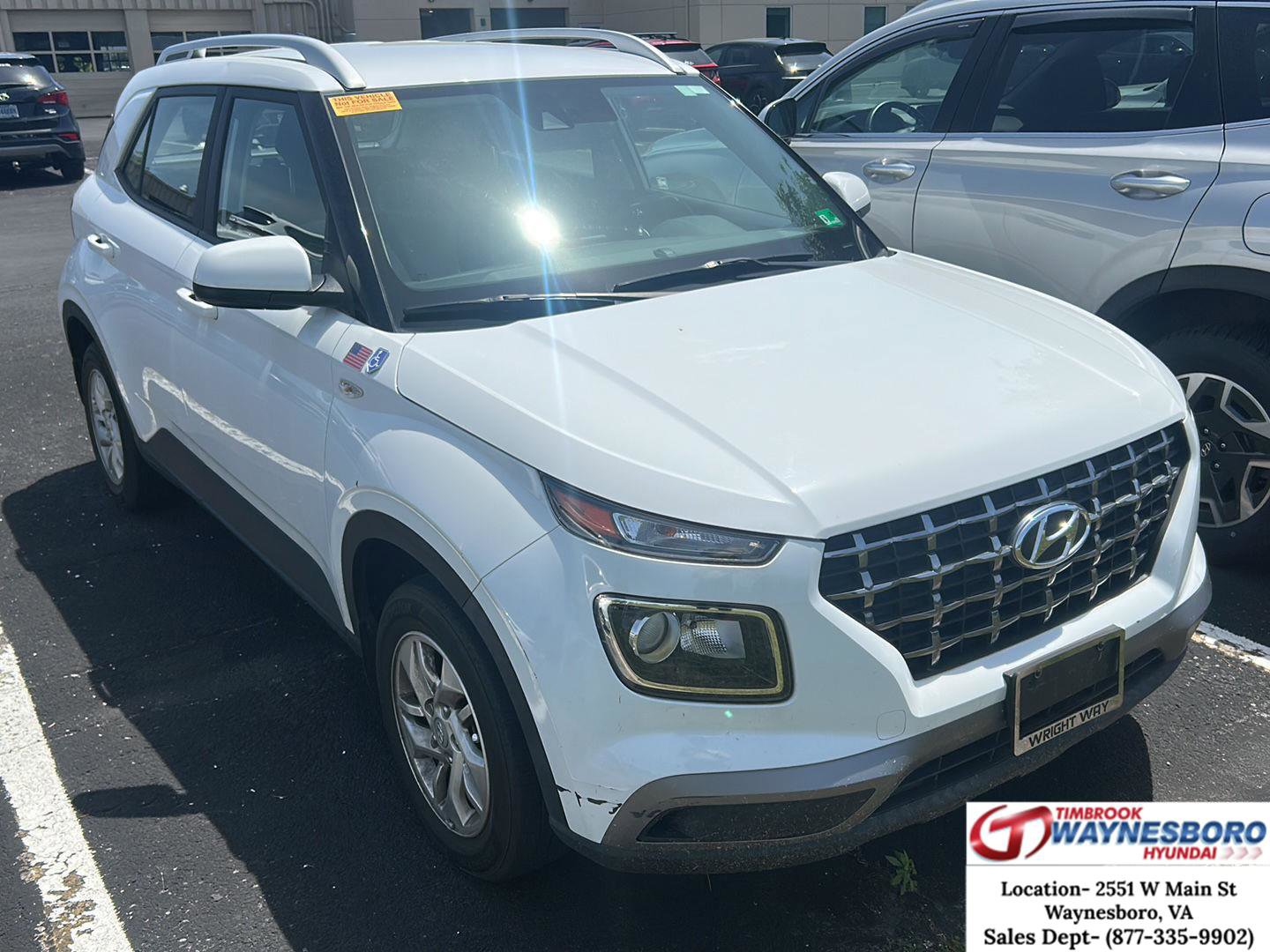 Used 2020 Hyundai Venue SEL FWD image 1