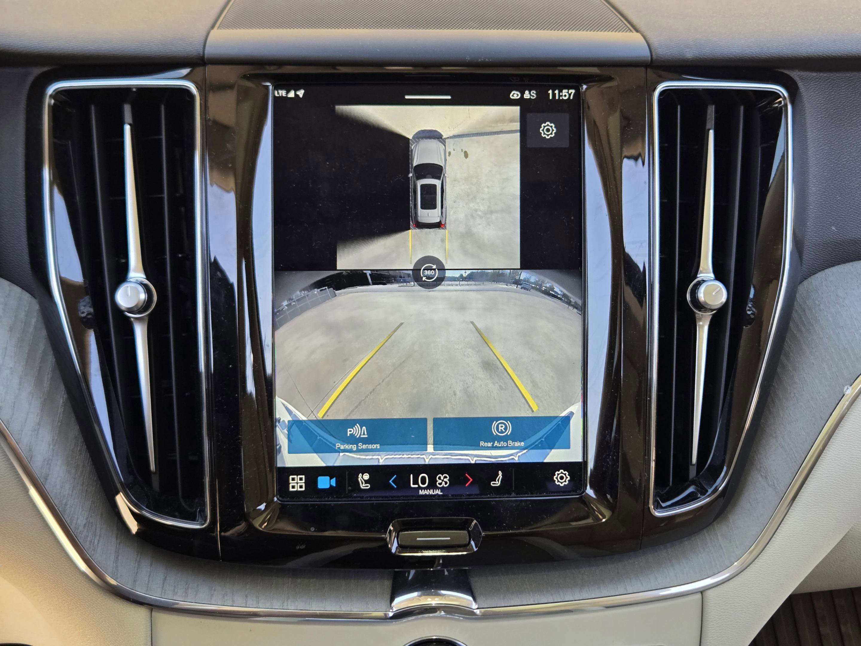 Used 2024 Volvo XC60 B5 Plus w/ Protection Package Premier image 25