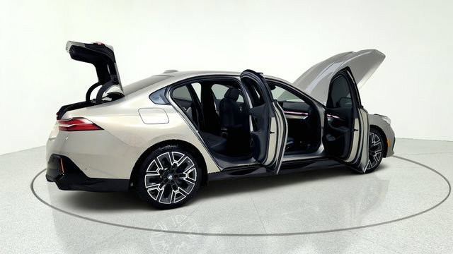 Used 2026 BMW i5 eDrive40 w/ M Sport Package RWD image 19