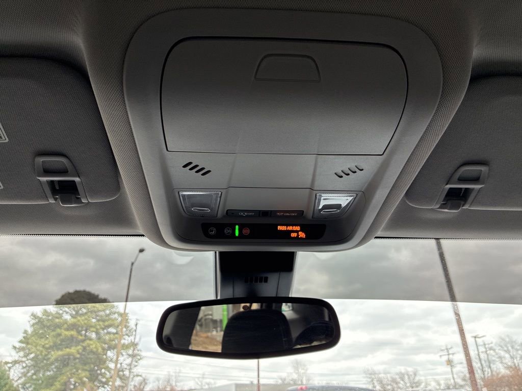 Used 2024 GMC Terrain SLE w/ Driver Convenience Package image 19