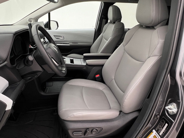 Used 2025 Toyota Sienna XLE w/ XLE Plus Package AWD/4WD image 12