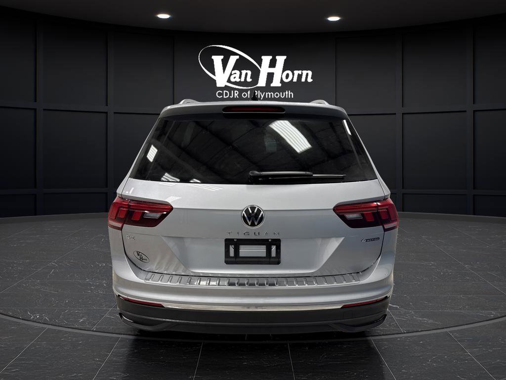 Used 2022 Volkswagen Tiguan SE AWD/4WD image 12