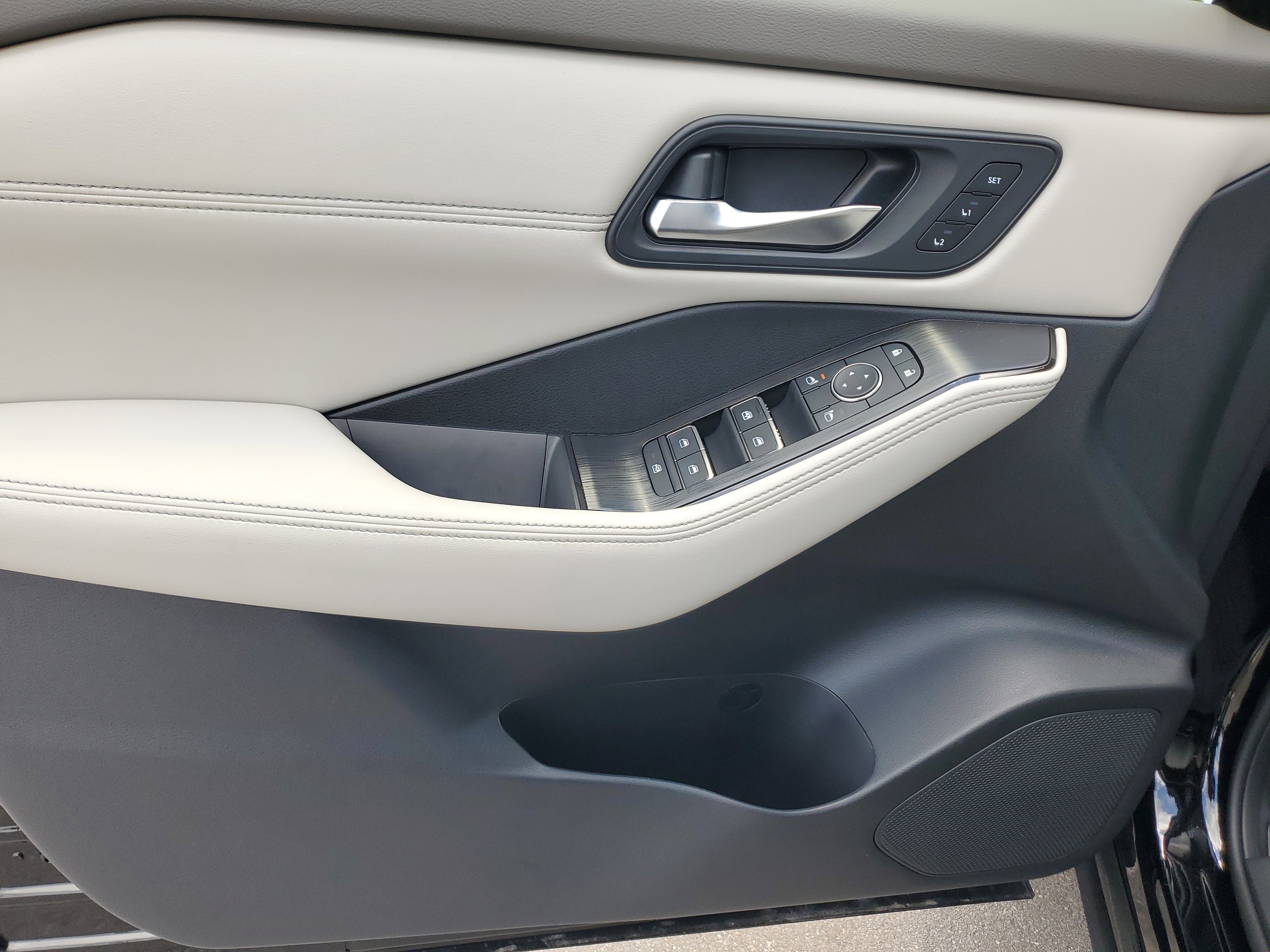 New 2025 Nissan Rogue SL w/ SL Premium Package image 12