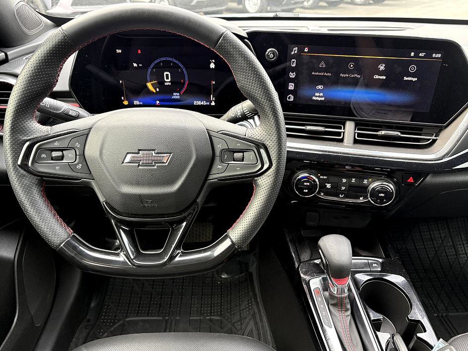 Used 2024 Chevrolet Trax RS w/ Sunroof Package image 15