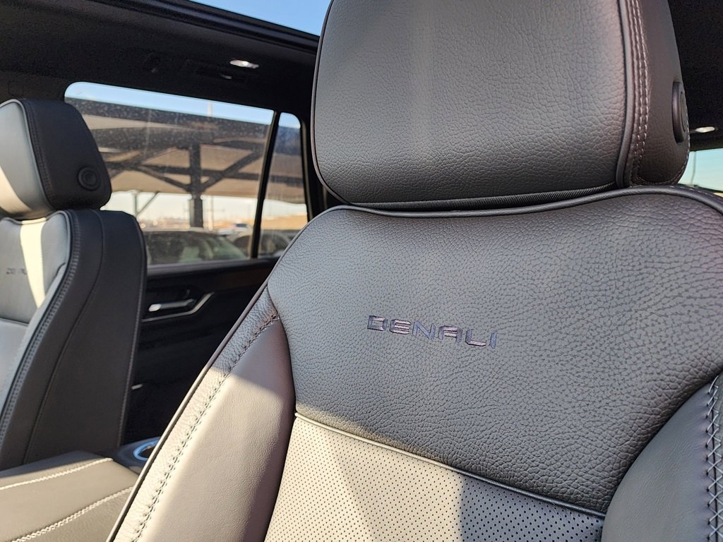 New 2026 GMC Yukon Denali w/ Sun & Power Step Package image 17