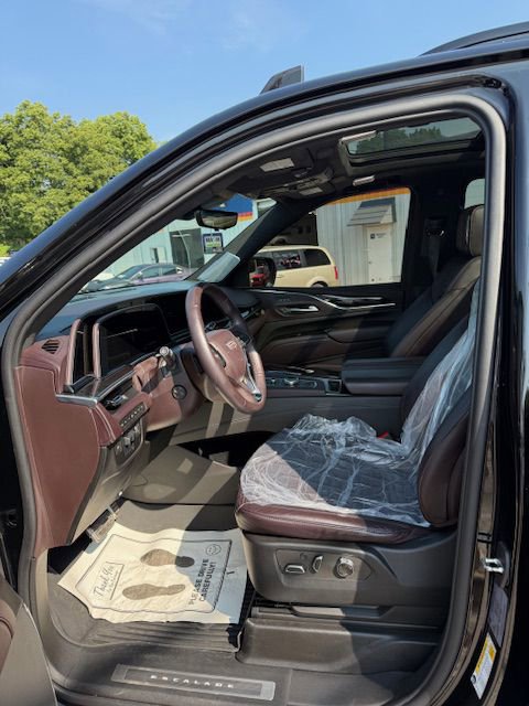 Used 2022 Cadillac Escalade ESV Sport Platinum w/ LPO, ONYX Package image 16