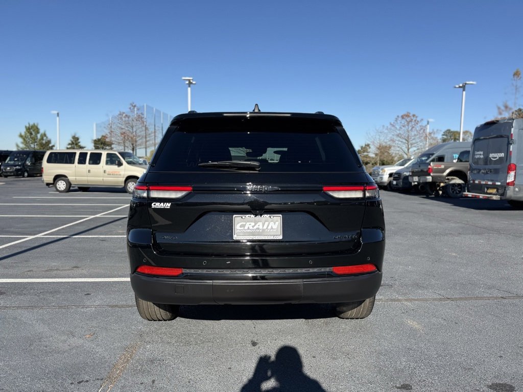 Used 2024 Jeep Grand Cherokee Limited w/ Black Appearance Package image 6