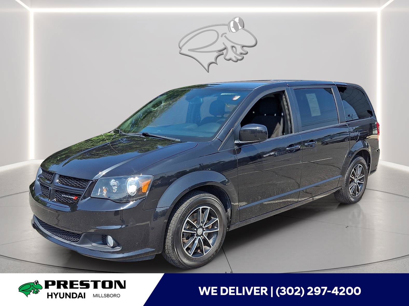 Used 2018 Dodge Grand Caravan SE FWD image 1