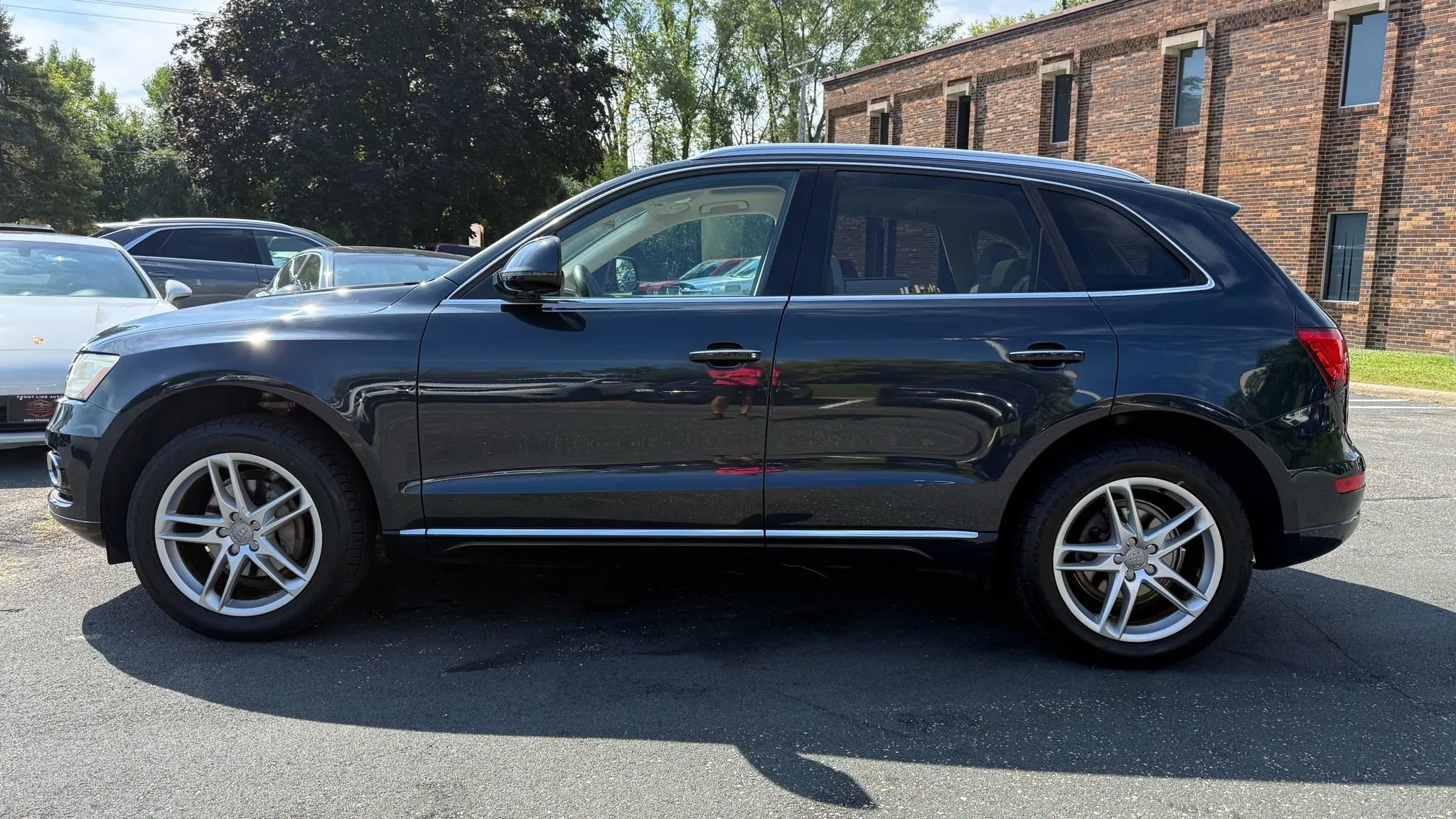 Used 2017 Audi Q5 2.0T Premium Plus w/ Technology Package image 2