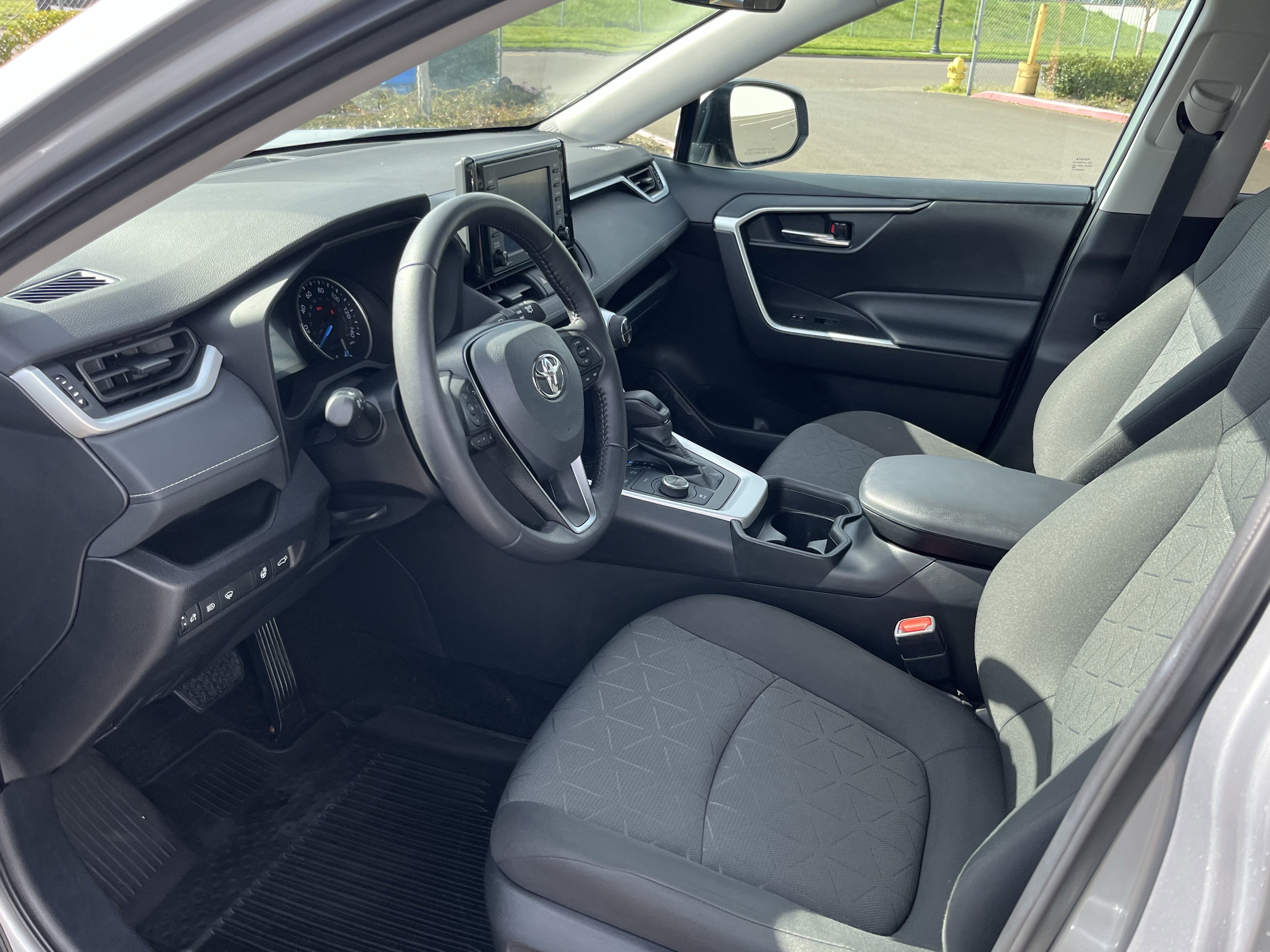 Used 2021 Toyota RAV4 XLE w/ Convenience Package image 16