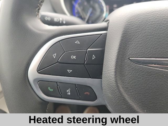 Used 2023 Chrysler Pacifica Touring-L image 13