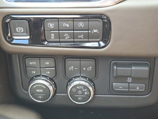 New 2026 GMC Yukon Denali Ultimate AWD/4WD image 14