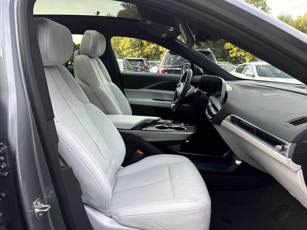Used 2024 Cadillac Lyriq Sport AWD/4WD image 26