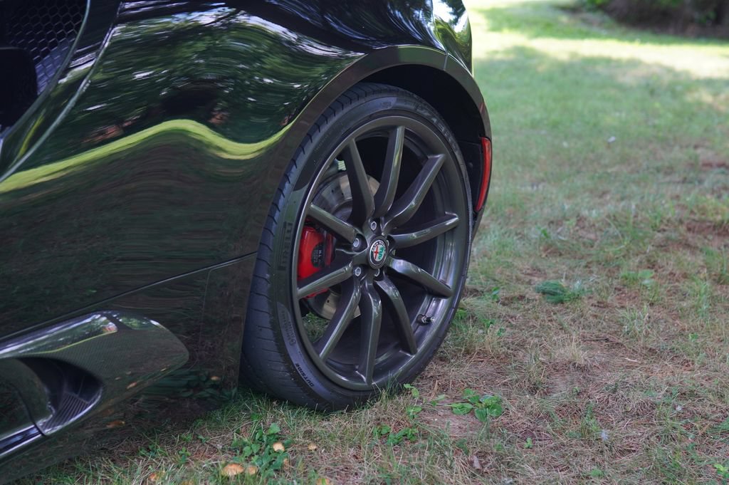 Used 2019 Alfa Romeo 4C Spider RWD image 19
