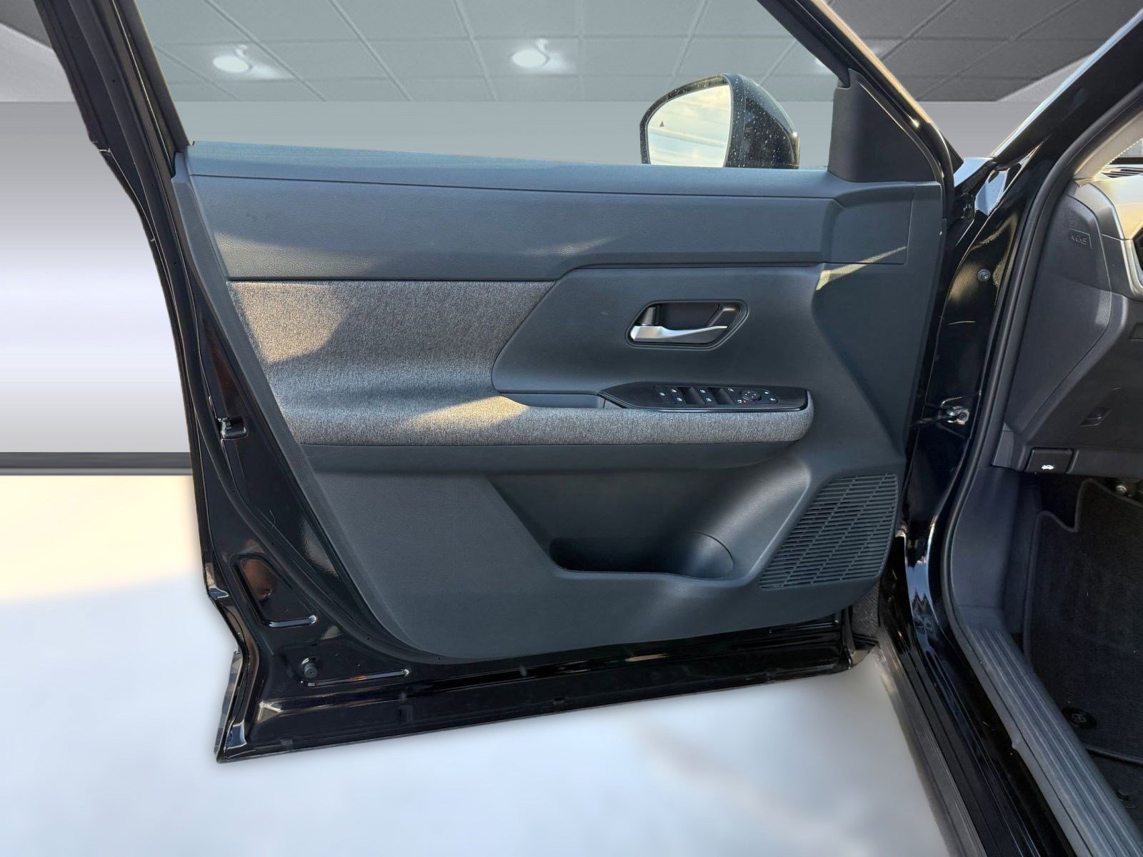 Certified 2025 Nissan Kicks SV image 21