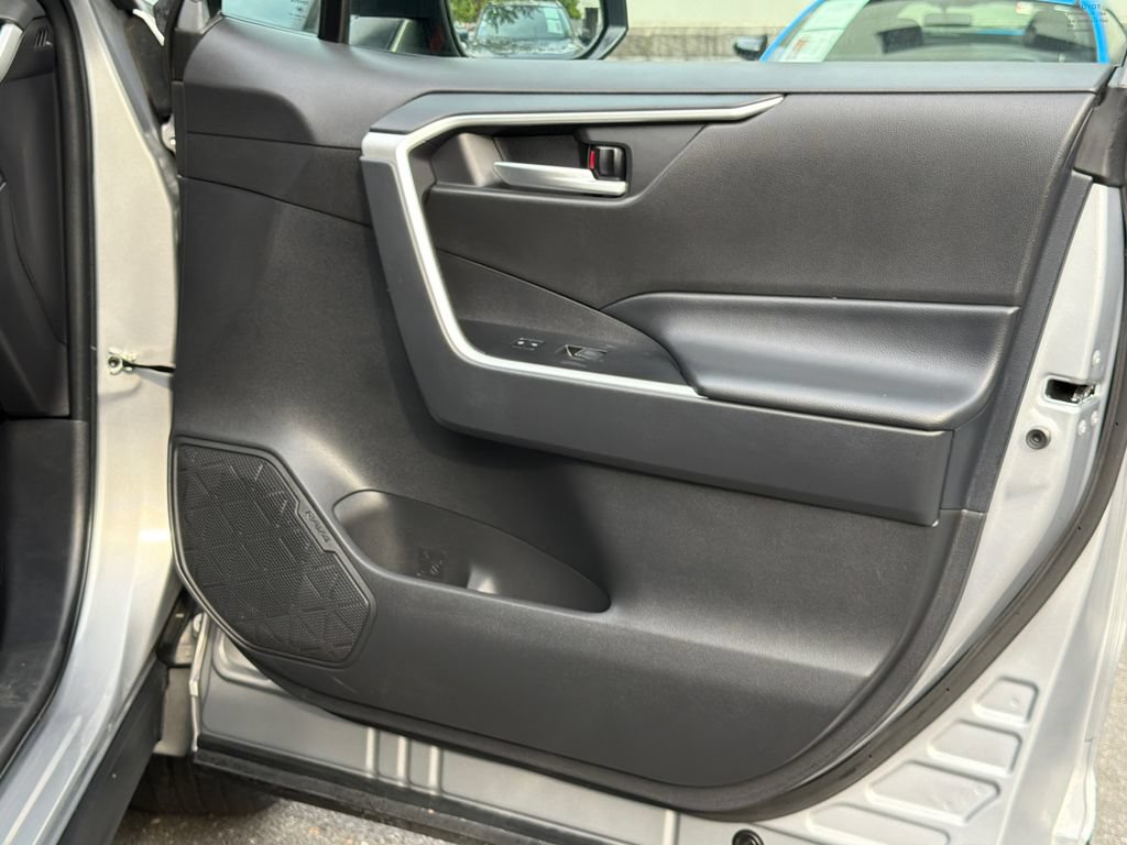 Used 2025 Toyota RAV4 XLE AWD/4WD image 13