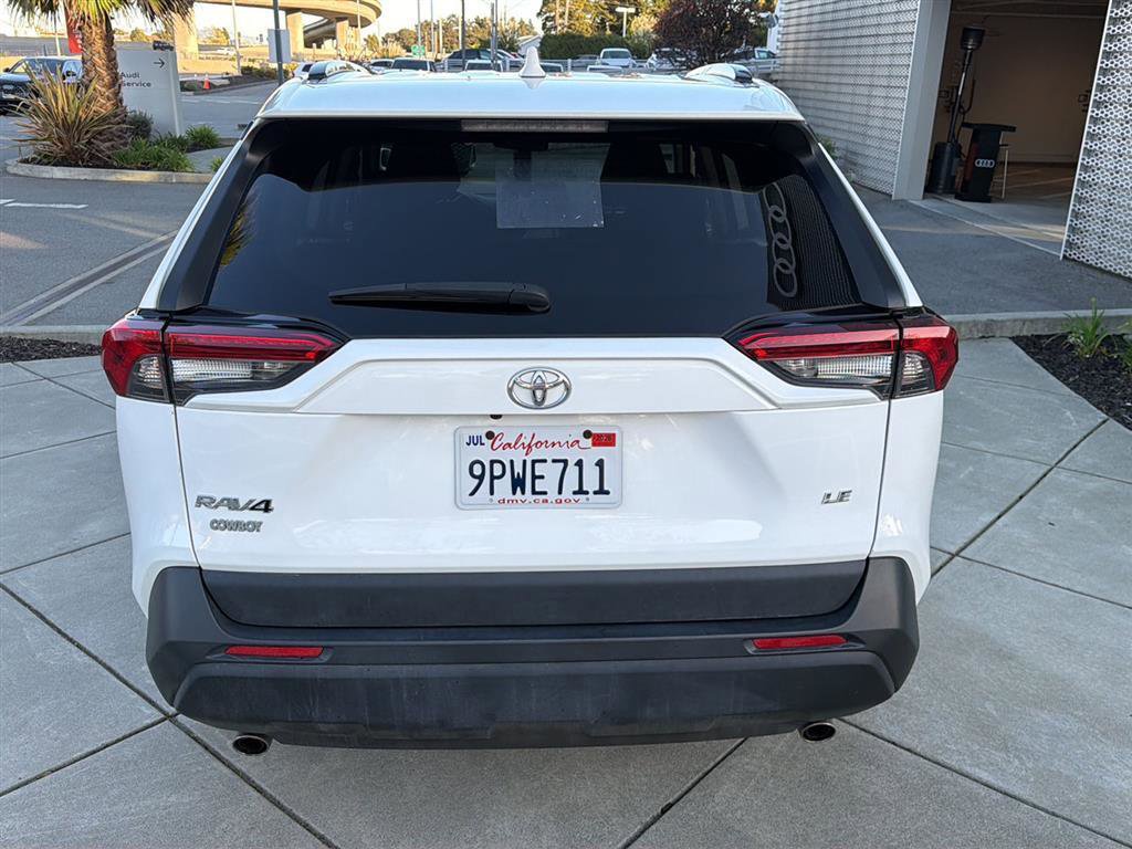 Used 2019 Toyota RAV4 LE image 7